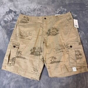 True Craft Mens  Size 40 Khaki Tropical Scenic Cargo Shorts 11 Inseam NWT